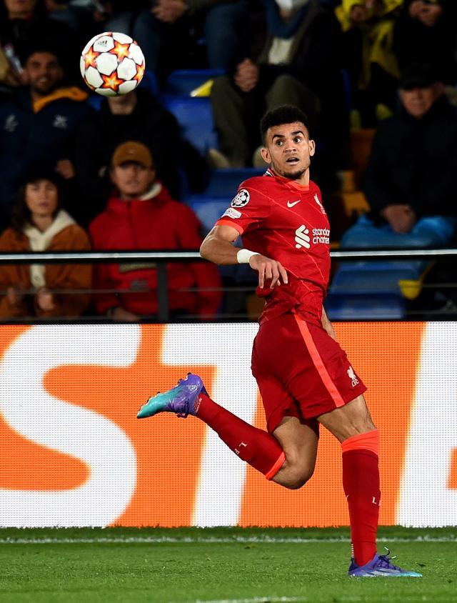 开云APP-【人物】不走6年前败北路！“X先生”迪亚斯技擒埃梅里